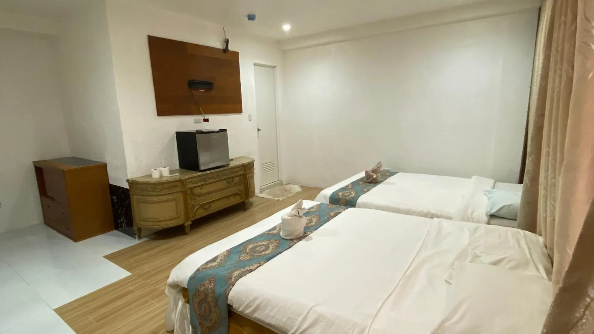 Palm Rise 2 X Amanzara Resort Family Room